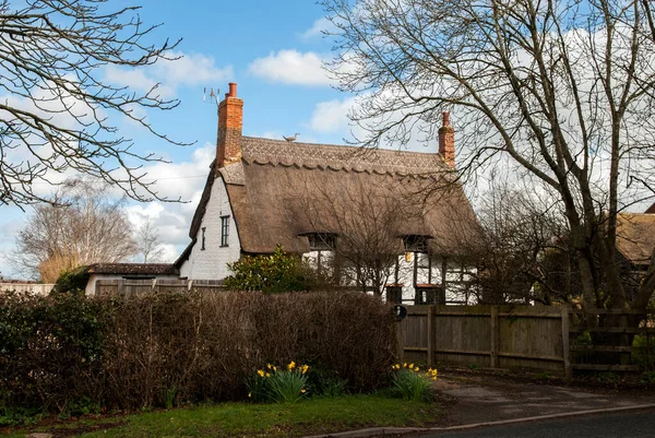 Stary Tradycyjny Romantyczny Kryty Strzechą Dach English Country House — Zdjęcie stockowe