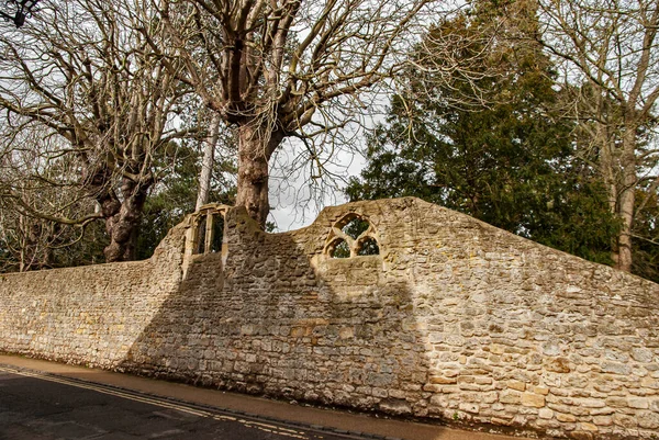 Παλιό Πέτρινο Παραδοσιακό Βρετανικό Τείχος Κήπου Στην Πόλη Της Χώρας — Φωτογραφία Αρχείου