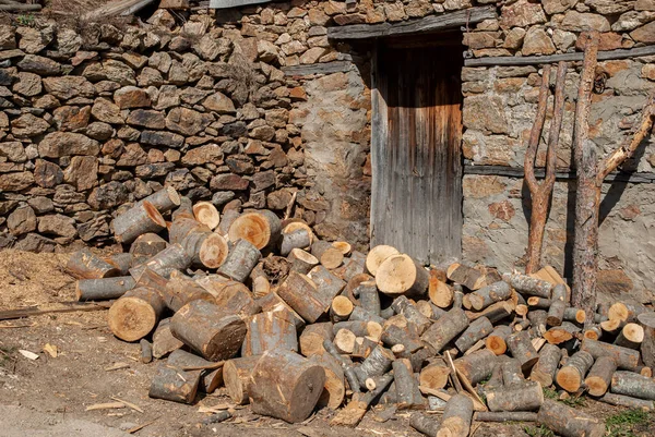 Stacked Firewood Heap Closeup Rural House Wall — Stockfoto