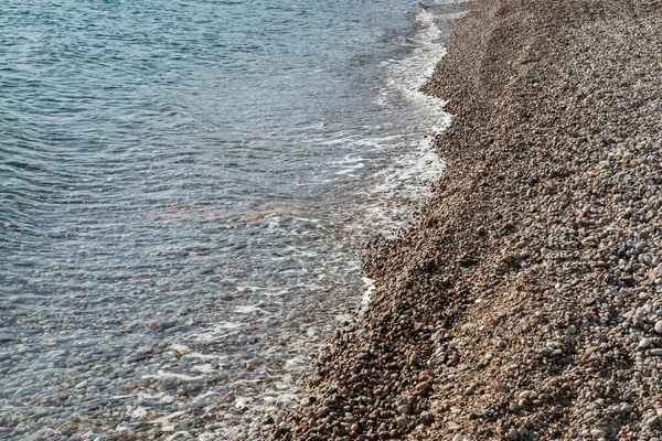 Линия Между Скалистым Пляжем Крупным Планом Морской Воды — стоковое фото