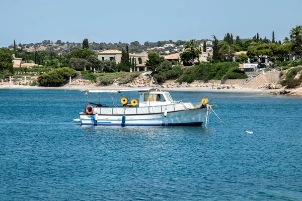 Fishing Bfishing Boats Small Mediterranean Bay Sunny Summer Dayoats Small — Fotografia de Stock
