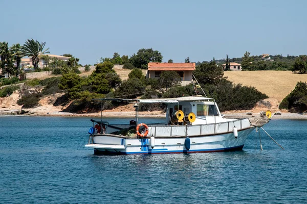 Fishing Boats Small Mediterranean Bay Sunny Summer Day — Fotografia de Stock