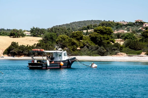 Fishing Boats Small Mediterranean Bay Sunny Summer Day — Zdjęcie stockowe