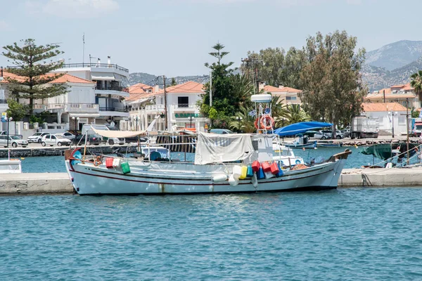 Fishing Boats Small Mediterranean Bay Sunny Summer Day — Fotografia de Stock