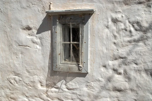 Window Rough White Wall Old Rural House Closeup Sunny Summer — Foto Stock