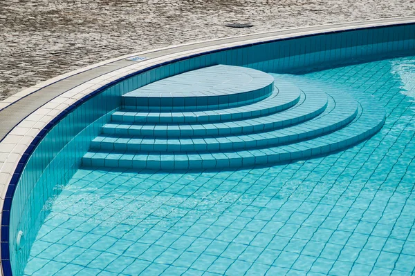Detail Van Het Buitenzwembad Gevuld Met Water Close — Stockfoto
