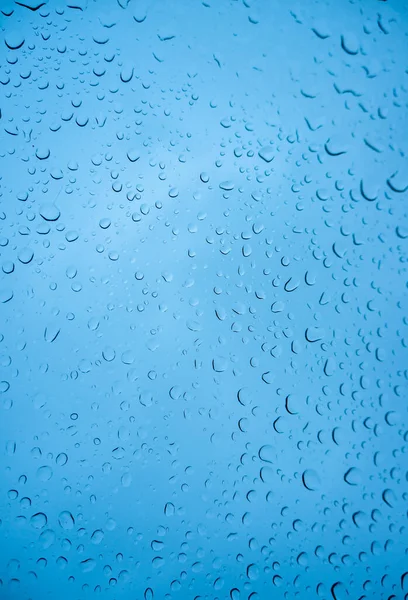 Krople Deszczu Powierzchni Okularów Okiennych Szarym Tle Nieba Naturalne Tło — Zdjęcie stockowe