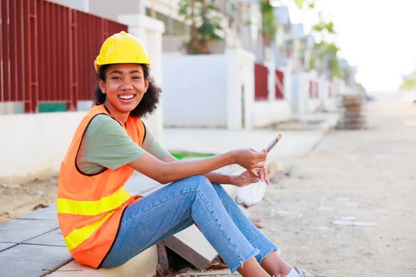 Trabajadores Construcción Descansan Comen Crema Proyectos Vivienda Profesional Negro Africano — Foto de Stock