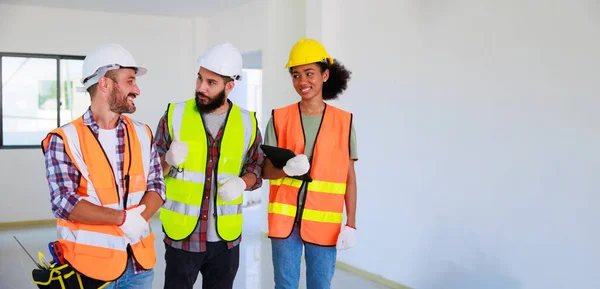 Doors Professional Mechanical Engineer Team Wearing Safety Hard Hat Helmet — Fotografia de Stock