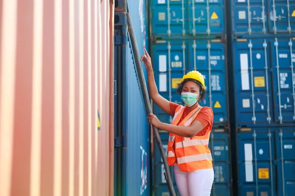 Black Female Dock Worker Face Mask Control Loading Container Box — Stock fotografie