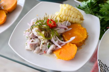 Ceviche, deniz ürünleri tabağı, Perulu mutfağı.