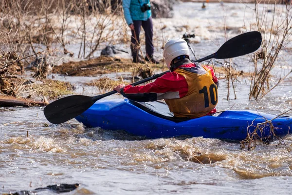 Kayaking Spilled Part Land Man Desperately Demands Paddle While Sitting — Stock Photo, Image