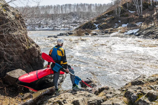 Man Diving Suit Looks Stormy River While Holding Kayak His — Stock Photo, Image