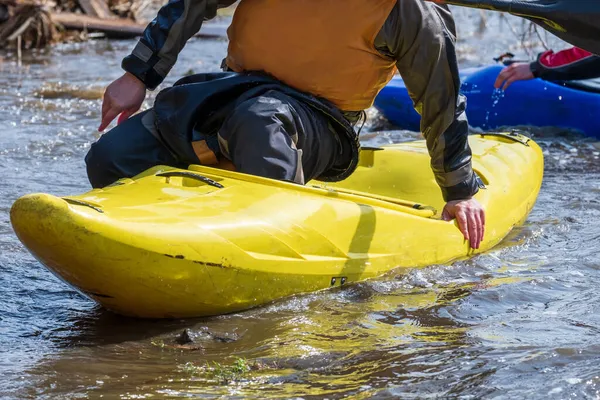 Primer Plano Brazo Parte Kayak Amarre Río Final Carretera Fotos de stock libres de derechos