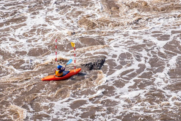Man Kayak Passes Marks River Stage Passed Extreme Sport Water — Stock Photo, Image