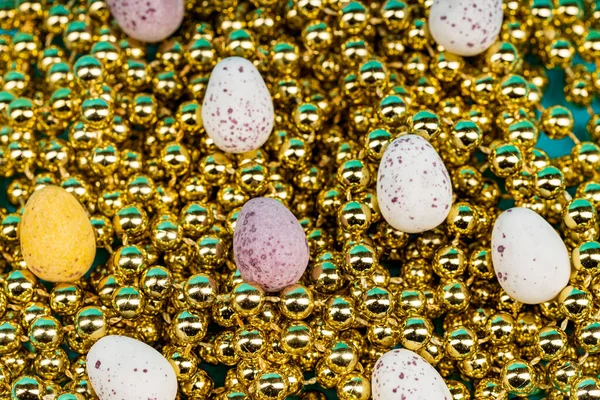Superficie Coperta Con Sfere Oro Fatte Perline Plastica Oro Cibo — Foto Stock
