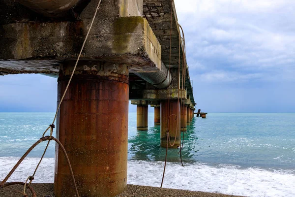 View Shore Feast Sea Old Rusty Pier Resting Pillars Sea — Foto Stock