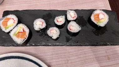 Suşi karışık rulo tabak 