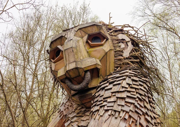 Ormanda Tahta Trol heykeli