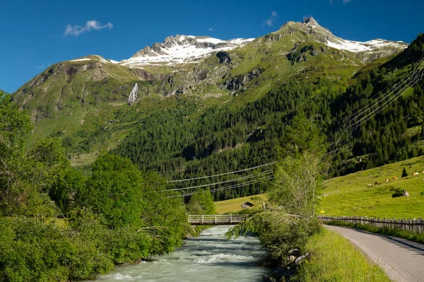 Río Los Alpes Austríacos Verano Día Soleado Osttirol Austria — Foto de Stock