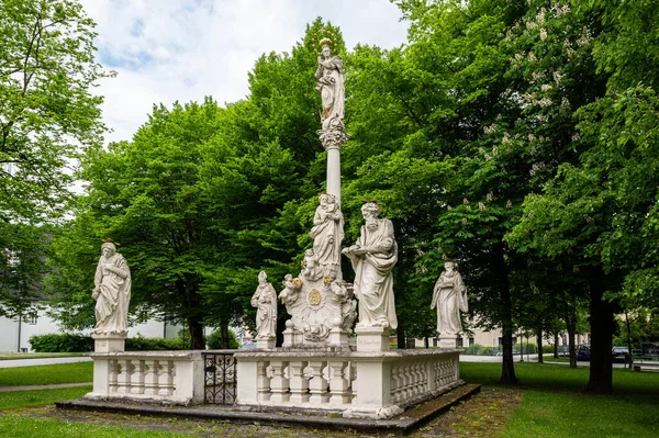 Monumento Marienpark Admont Una Giornata Nuvolosa Estate Pilastro Santa Maria — Foto Stock