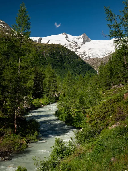 Rivier Gletsjer Oostenrijkse Alpen Grossvenediger Zomer Blauwe Hemel — Stockfoto