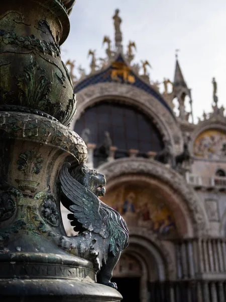 Figura Bronzo Davanti Alla Basilica San Marco Venezia Italia Una — Foto Stock