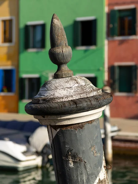 Primer Plano Cima Poste Rayado Burano Venecia Italia —  Fotos de Stock