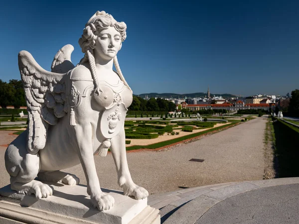 Estatua Una Esfinge Protectora Jardín Del Belvedere Viena Austria Día — Foto de Stock