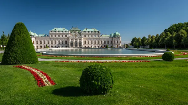 Oberes Belvedere Wien Österreich Einem Sonnigen Sommertag Blauer Himmel Barockgarten — Stockfoto