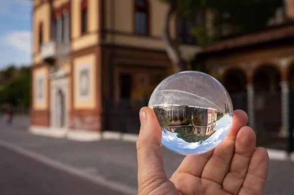 Hand Houden Glazen Bol Voor Oud Huis Venetië Italië Zonnige — Stockfoto