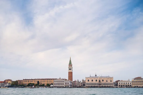 Campanile Dogepalasset Venezia Italia Overskyet Vinteren – stockfoto