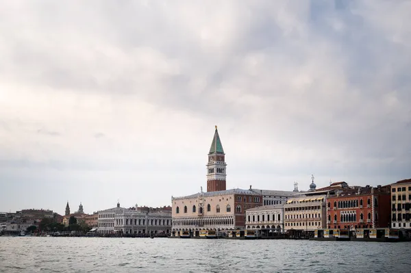 Campanile Palacio Ducal Venecia Italia Una Nublada Invierno — Foto de Stock