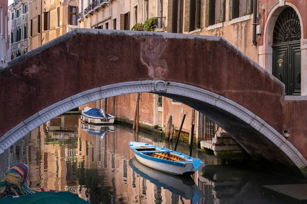 Venice Italy October 2021 Canal Boats Venice Italy Winter — Stok fotoğraf