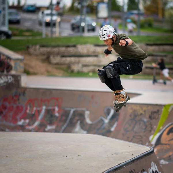 Нэнси Франция Сентября 2020 Года Молодые Люди Практикуются Скейтборде Прыгают — стоковое фото