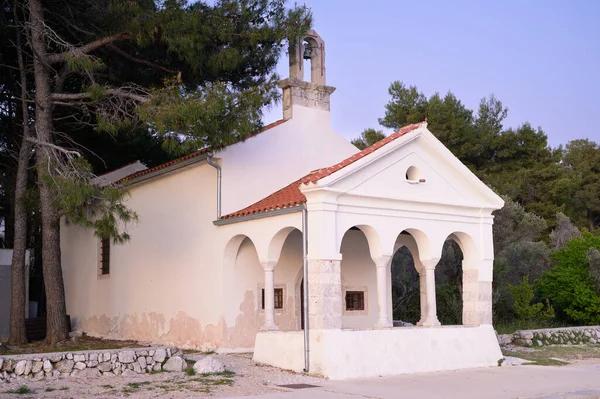 Mała Kaplica Sveti Nikola Cres Chorwacja Słoneczny Dzień Wiosnę — Zdjęcie stockowe