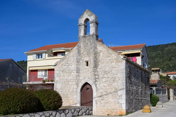 Kleine Oude Stenen Kerk Cres Kroatië Zonnige Lentedag — Stockfoto