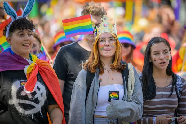 Wiedeń Austria Czerwca 2022 Ludzie Wiedeńskiej Pride Wiener Ringstrasse Dziewczyny — Zdjęcie stockowe
