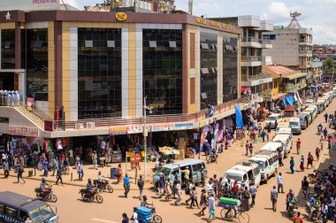 Kampala, Uganda - 20 Mayıs 2022: Kampala 'da alışveriş merkezi ve sokak