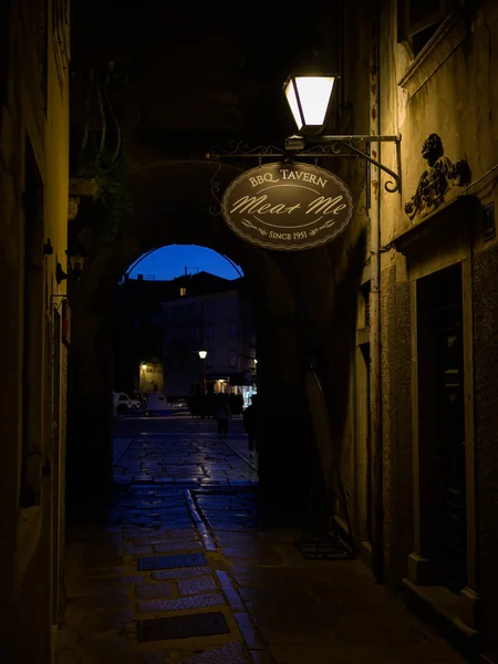 Cres Croatia April 2022 Narrow Street Cres Old Streetlamps Night — Stock Photo, Image