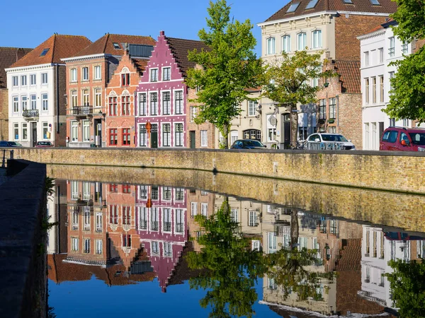 Brugge Belgium July 2022 Reflection Colorful Houses Langerei Sunny Day — Foto de Stock