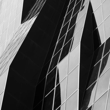 Viyana, Avusturya - 8 Eylül 2022: Viyana DC Kulesi, siyah ve beyaz, yansımalar, sonbaharda güneşli bir gün