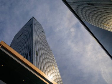 Viyana, Avusturya - 8 Eylül 2022: Viyana DC Kulesi, sonbaharda güneşli bir gün