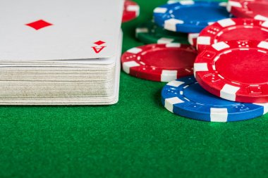 cips ve poker için kartlar.