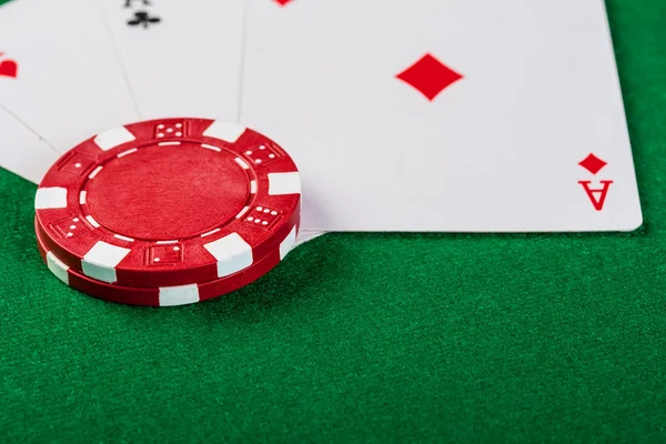 Chip e cartões para o poker . — Fotografia de Stock