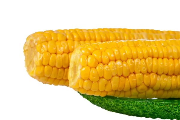 Кукуруза на зеленой тарелке — стоковое фото