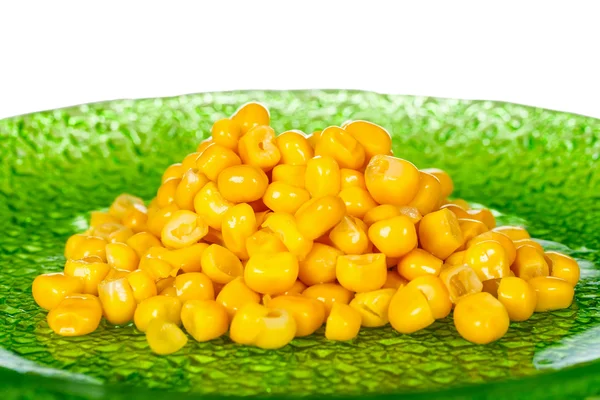 グリーン プレート上のトウモロコシ — ストック写真