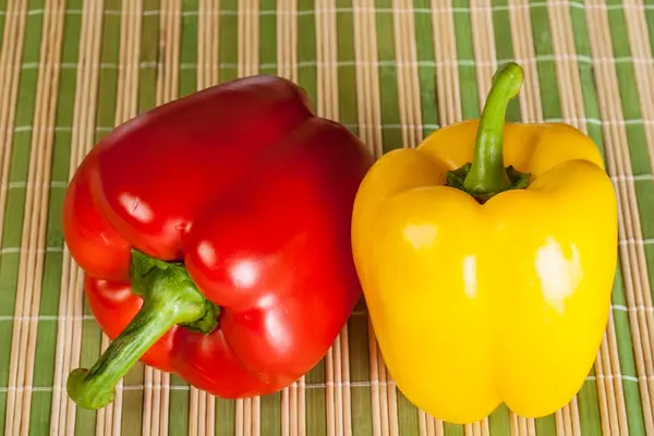 Ripe red and yellow peppers — Stock Photo, Image