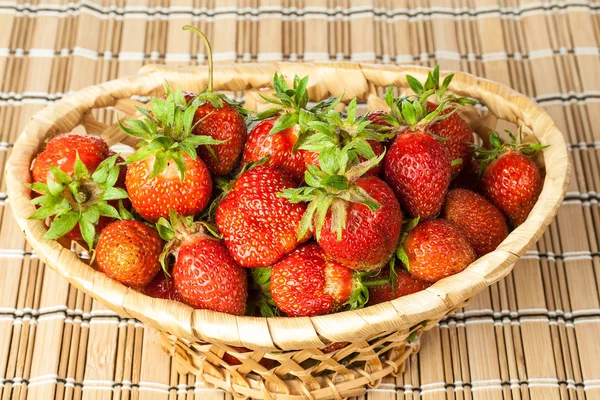 달콤하게 익은 딸기 — 스톡 사진