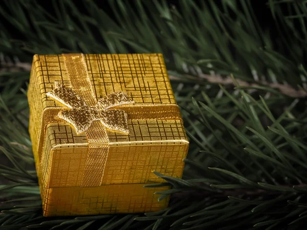 Golden gift box — Stock Photo, Image